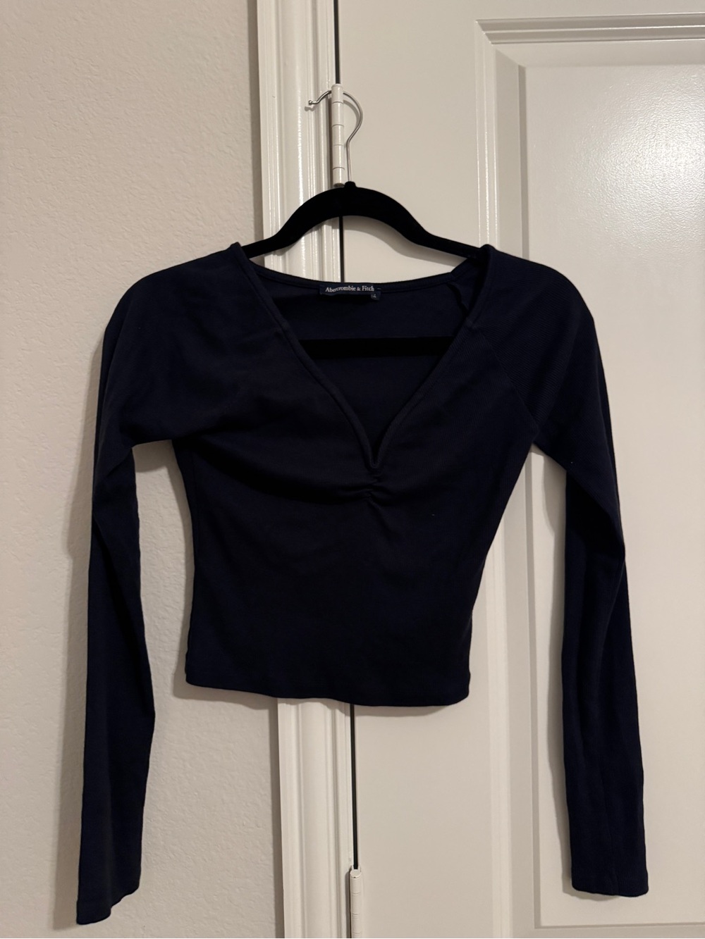 Abercrombie & Fitch women long sleeve crop shirt V-neck shirt size S